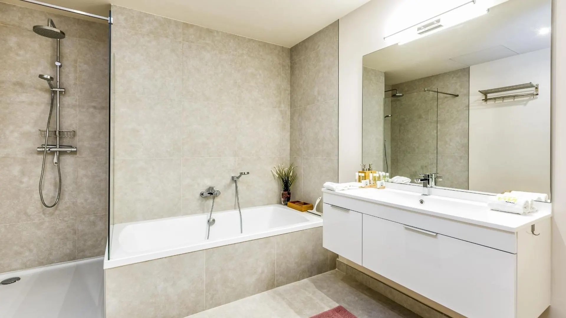 Vivi Homes - Lotus Pool, Garden, Gym & Beach La Cala De Mijas Apartment